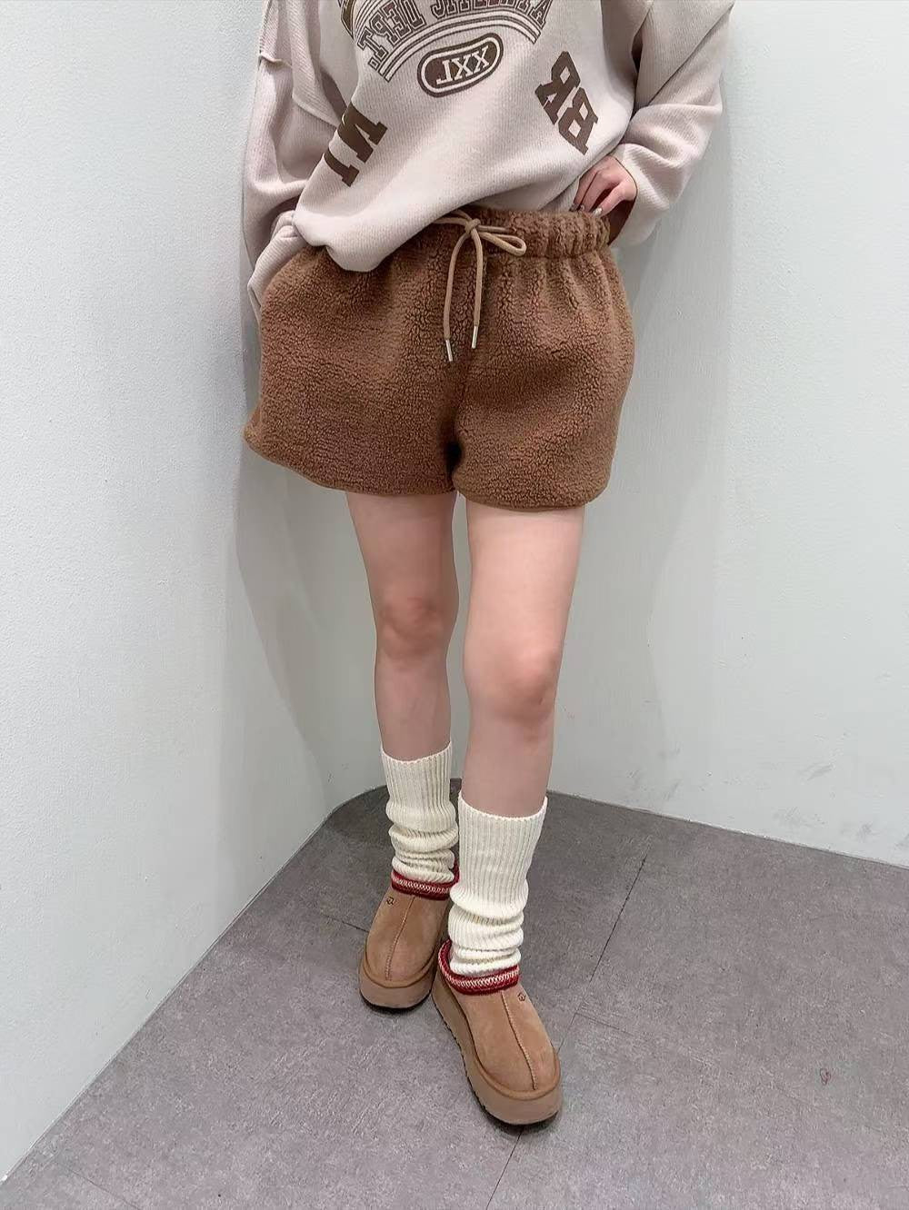 12A102 鬆緊腰羔羊毛短褲