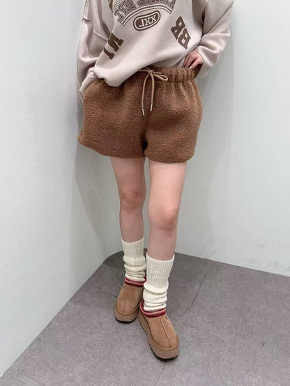 12A102 鬆緊腰羔羊毛短褲