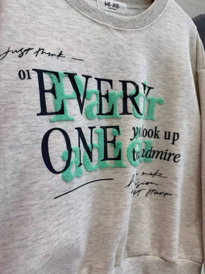 12A107 毛毛字母大學T(內磨毛)