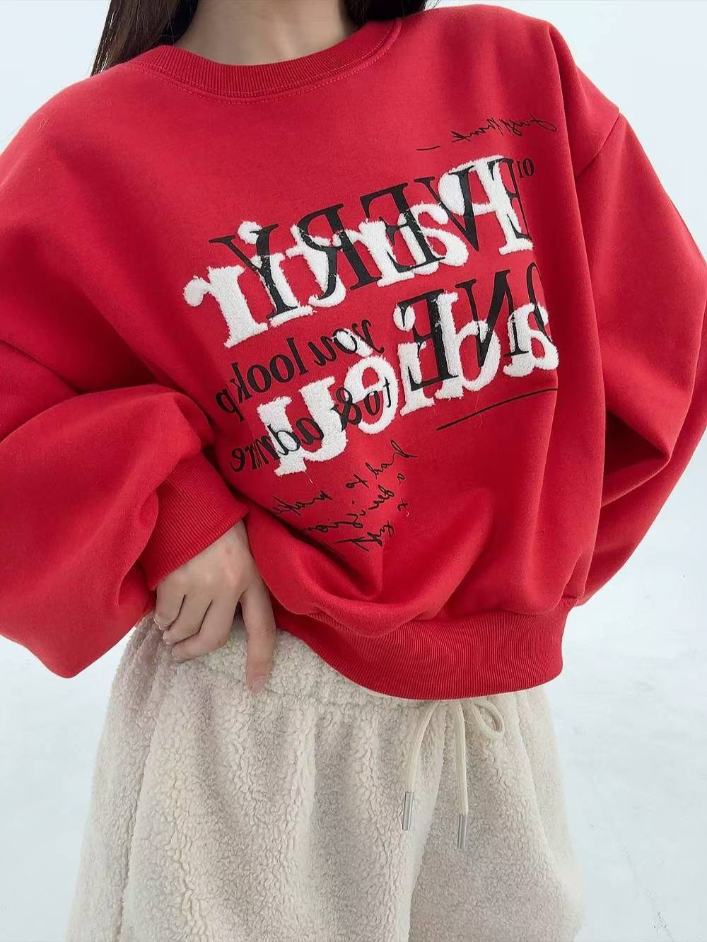 12A107 毛毛字母大學T(內磨毛)