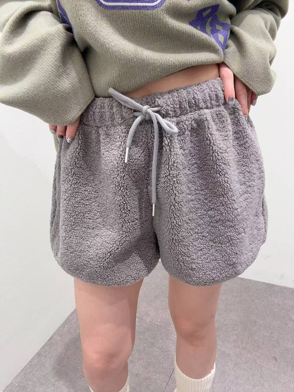 12A102 鬆緊腰羔羊毛短褲