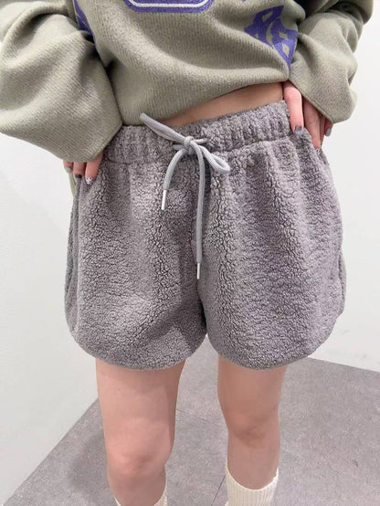 12A102 鬆緊腰羔羊毛短褲