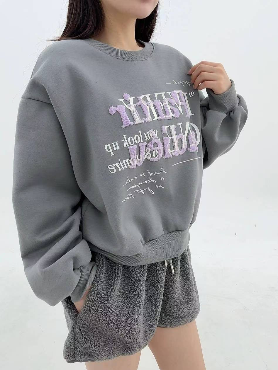 12A107 毛毛字母大學T(內磨毛)