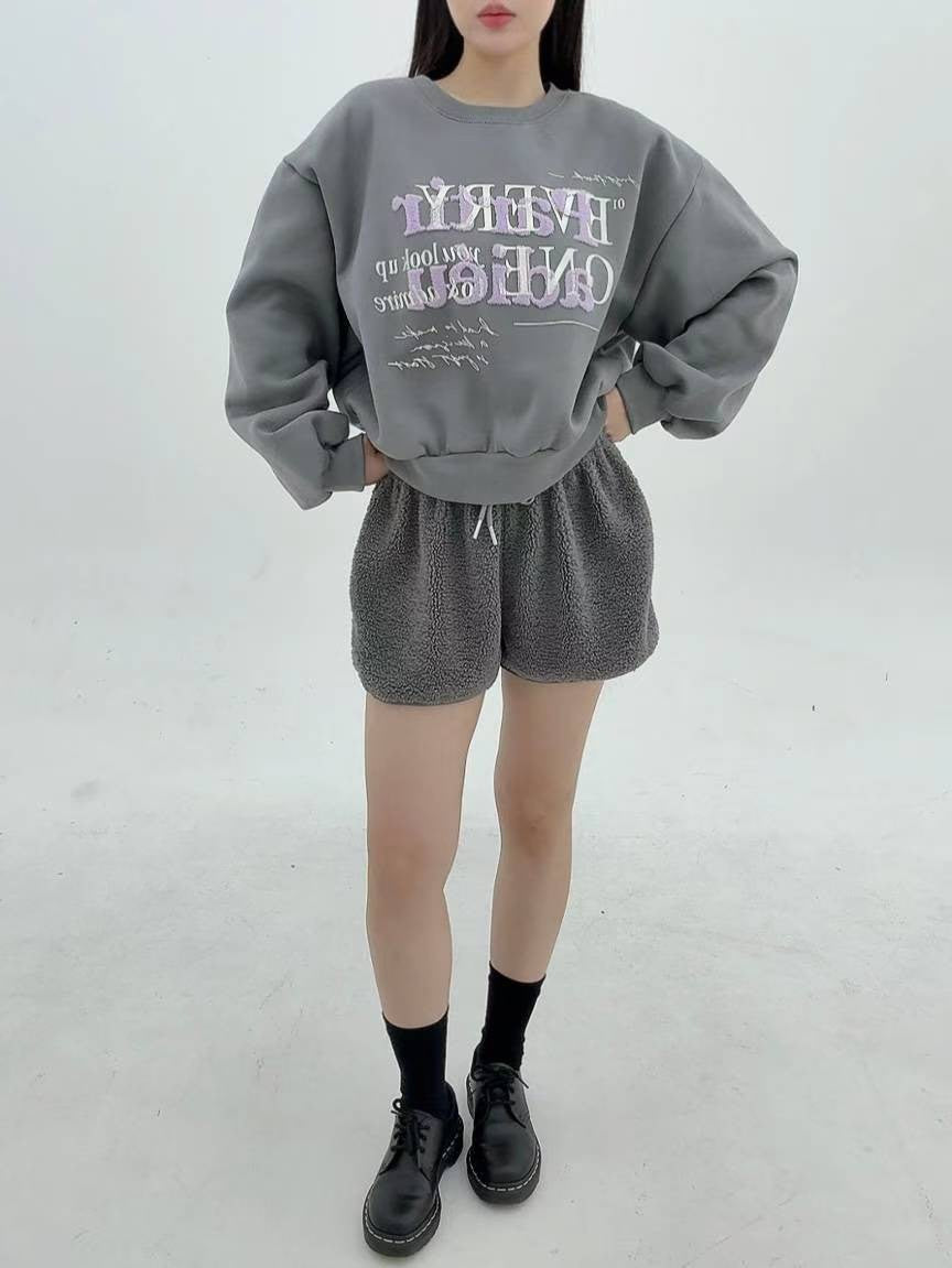 12A107 毛毛字母大學T(內磨毛)