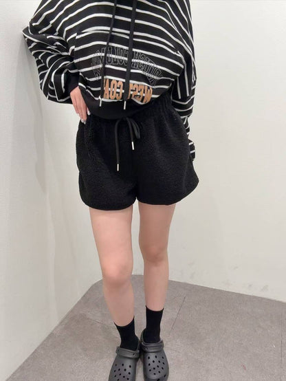 12A102 鬆緊腰羔羊毛短褲