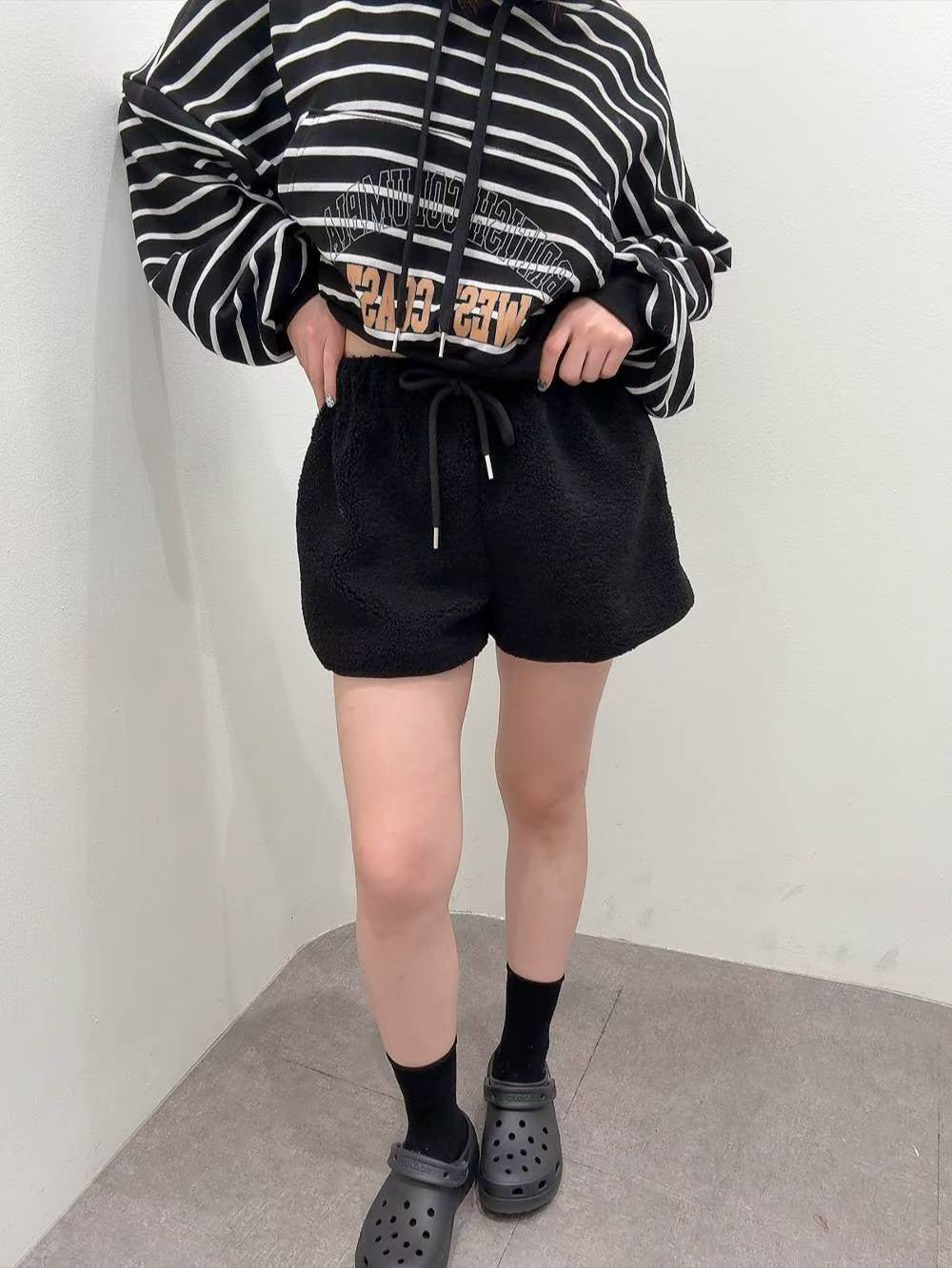 12A102 鬆緊腰羔羊毛短褲