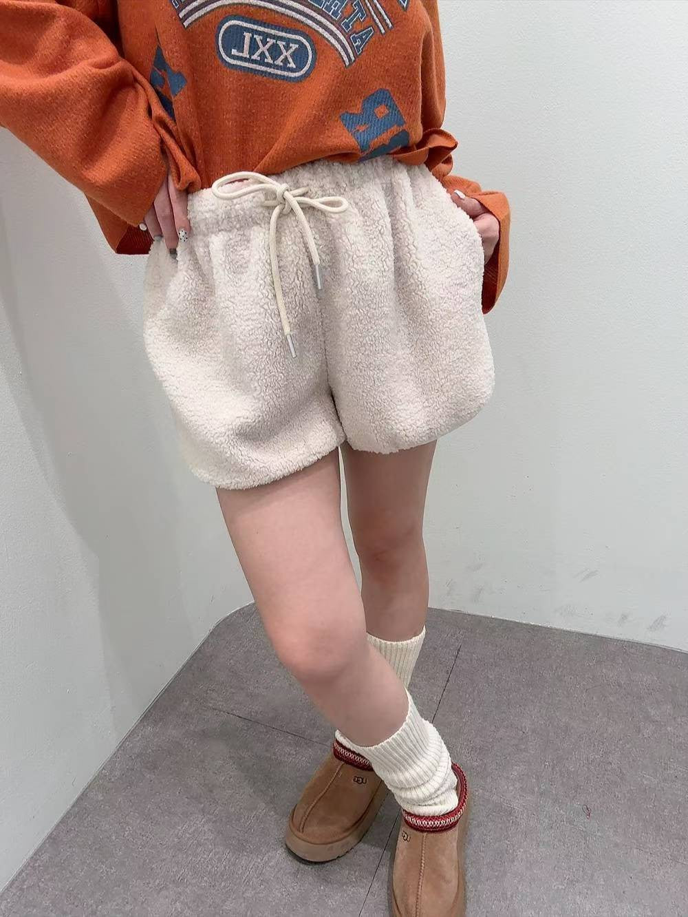 12A102 鬆緊腰羔羊毛短褲