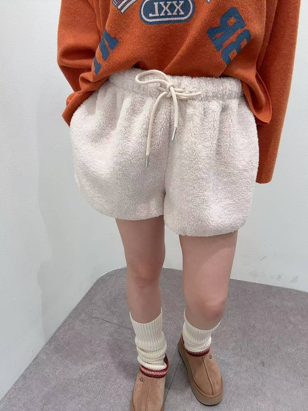 12A102 鬆緊腰羔羊毛短褲