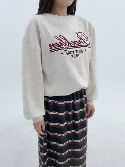 12A103 電繡草寫字母大學T(內磨毛)