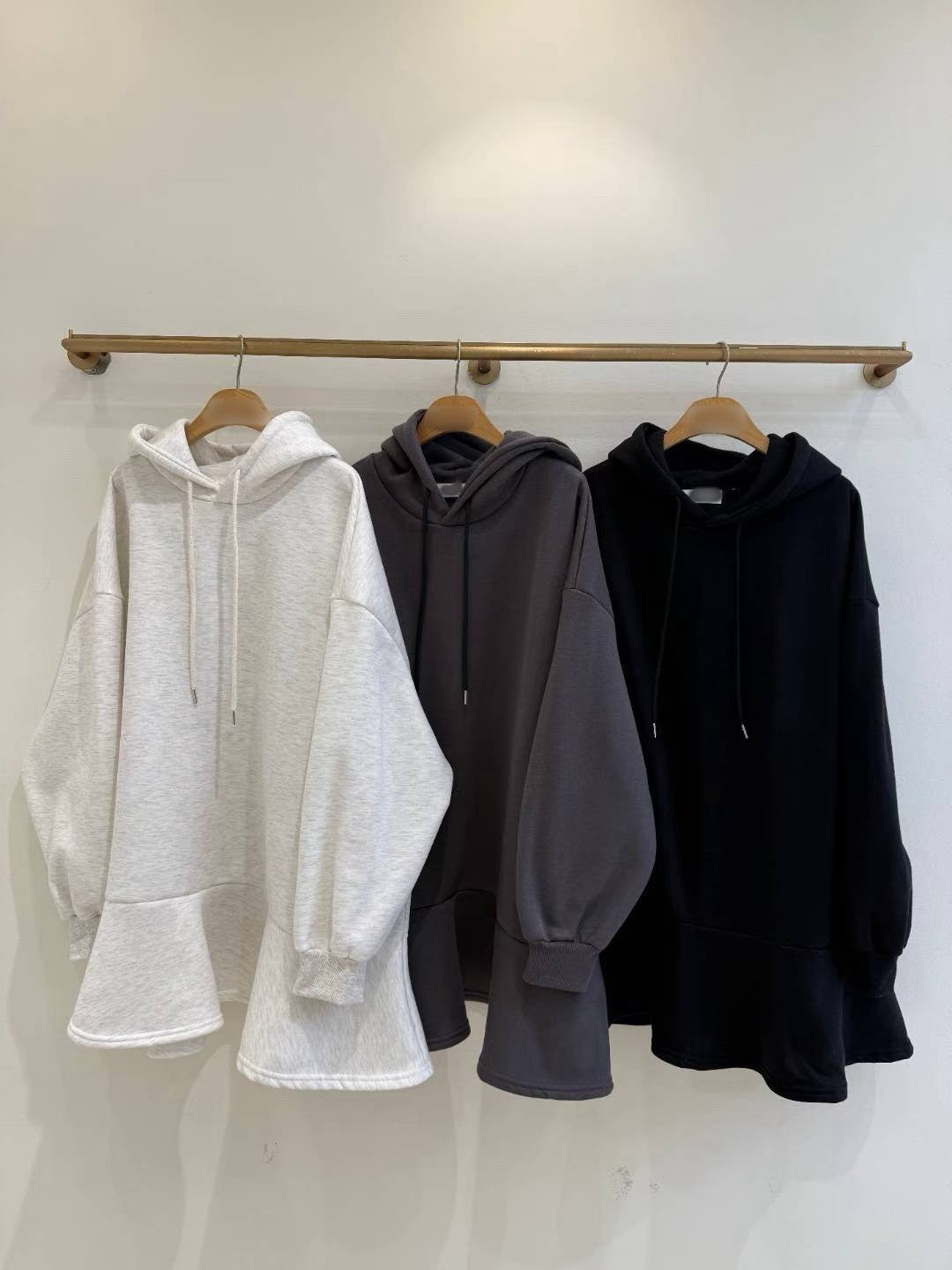 12A110 下荷葉洋裝帽T(內磨毛)