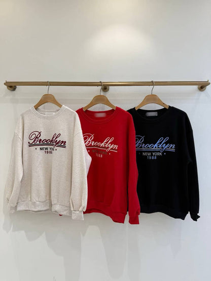 12A103 電繡草寫字母大學T(內磨毛)