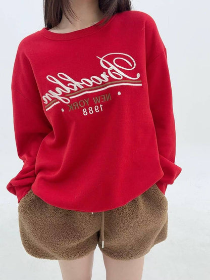 12A103 電繡草寫字母大學T(內磨毛)