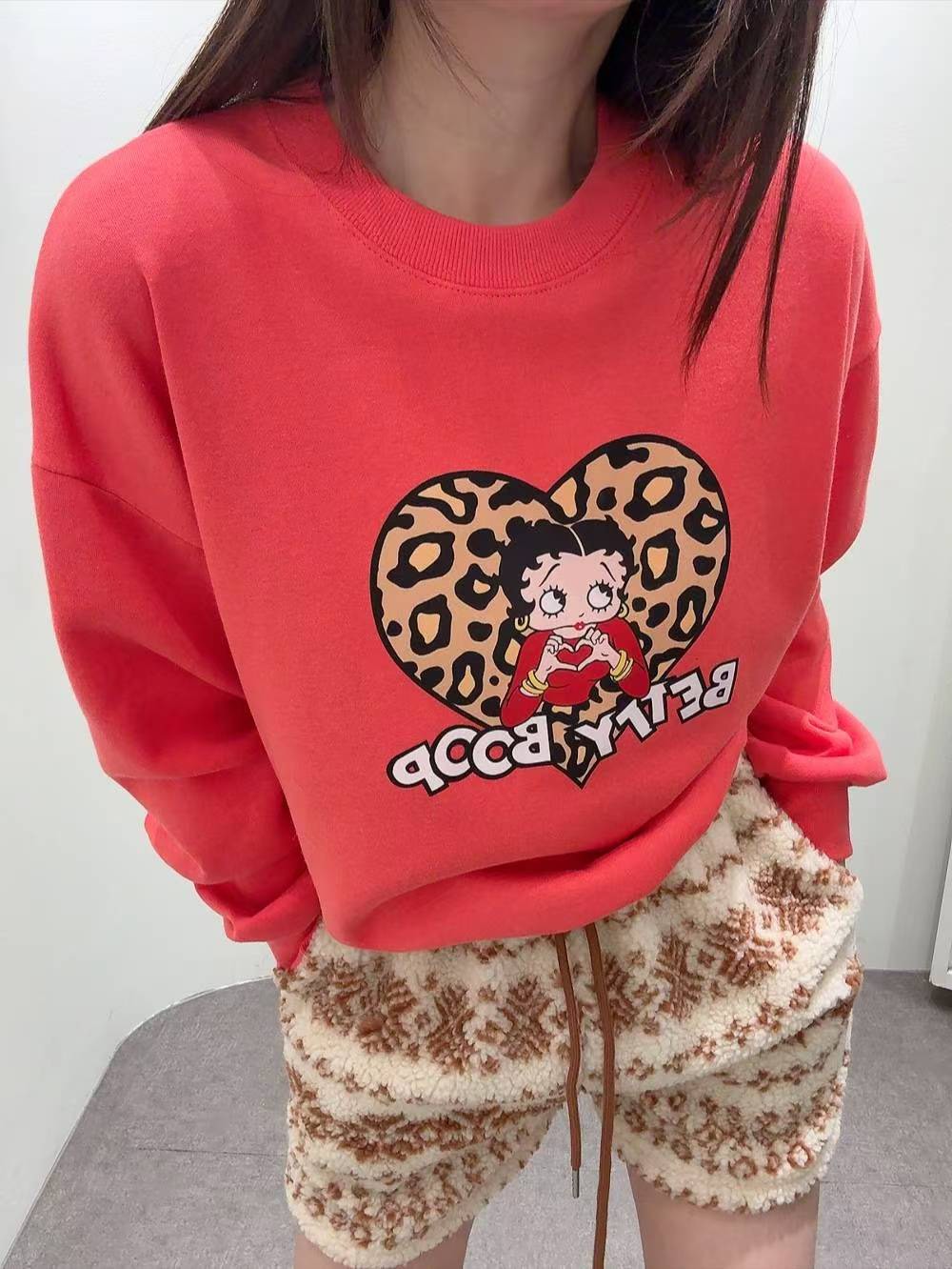 12A109 豹紋貝蒂大學T(內磨毛)