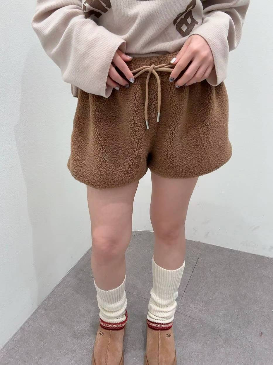 12A102 鬆緊腰羔羊毛短褲