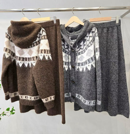 12A205 圖騰連帽牛角扣外套+A字裙毛料套裝