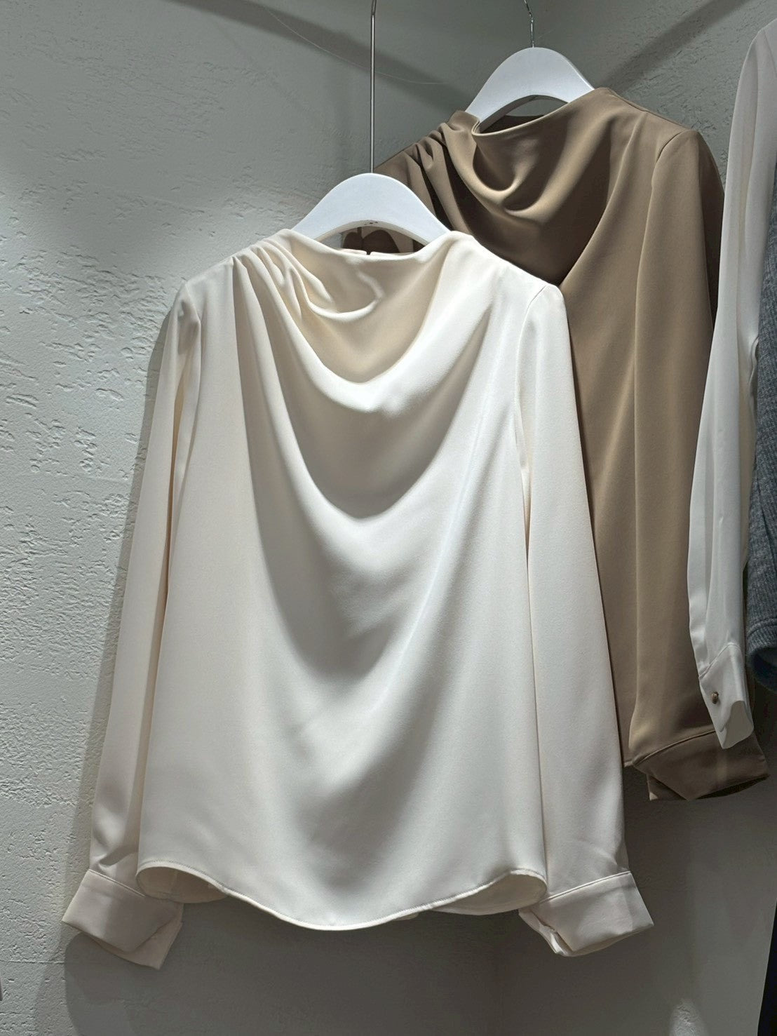 12C106 立領肩抓褶雪紡上衣