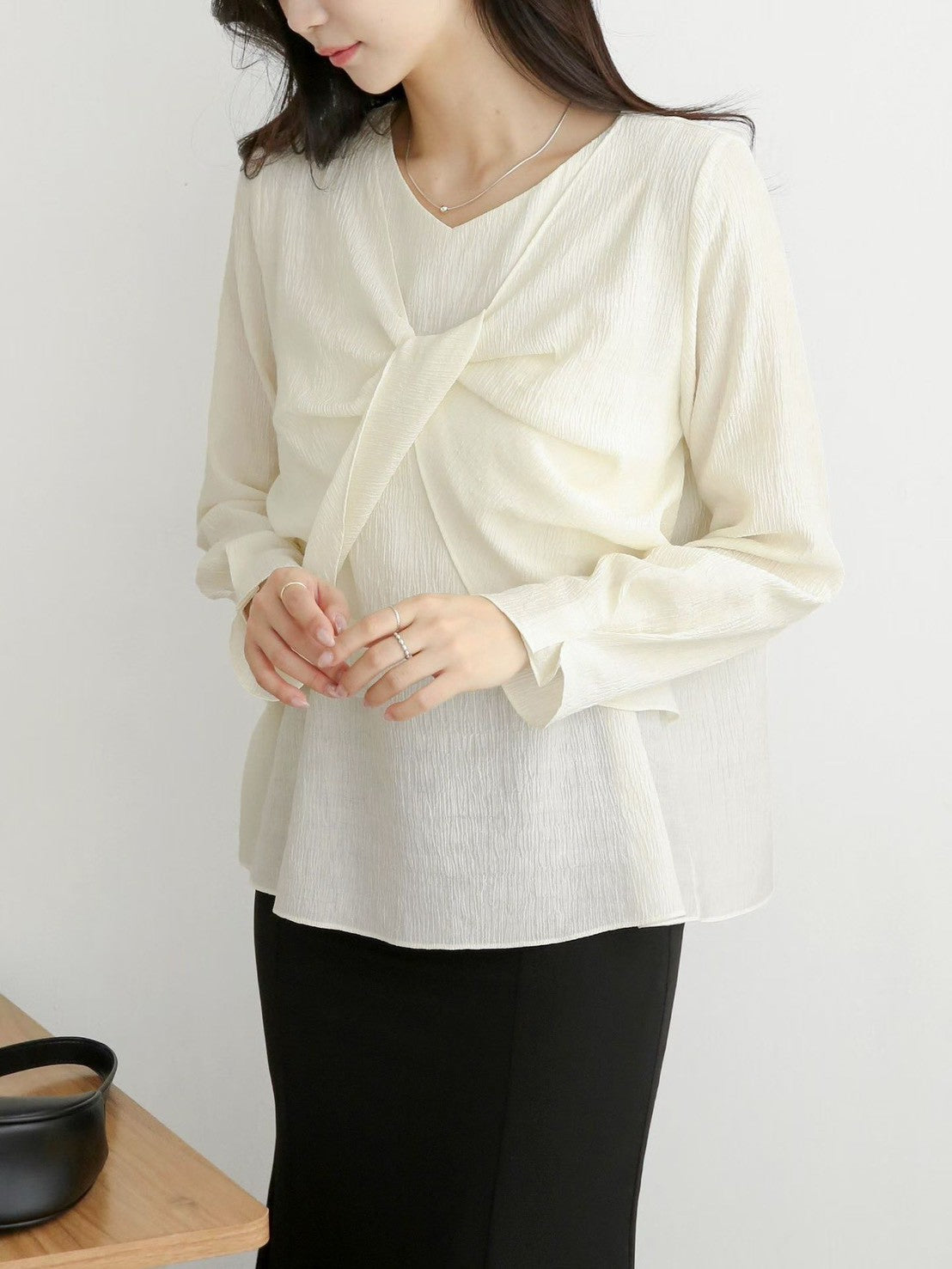 12C112 前襟扭結壓紋雪紡上衣