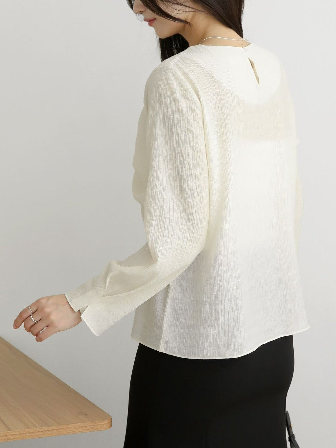 12C112 前襟扭結壓紋雪紡上衣