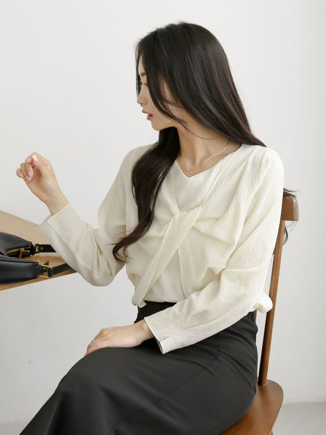 12C112 前襟扭結壓紋雪紡上衣