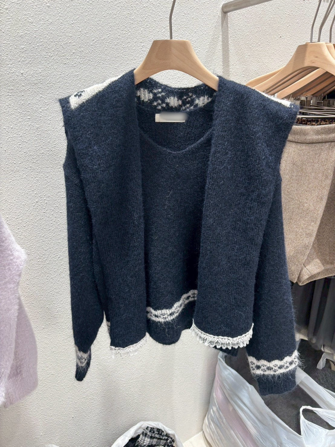 1A115 雪花披肩+v領毛衣