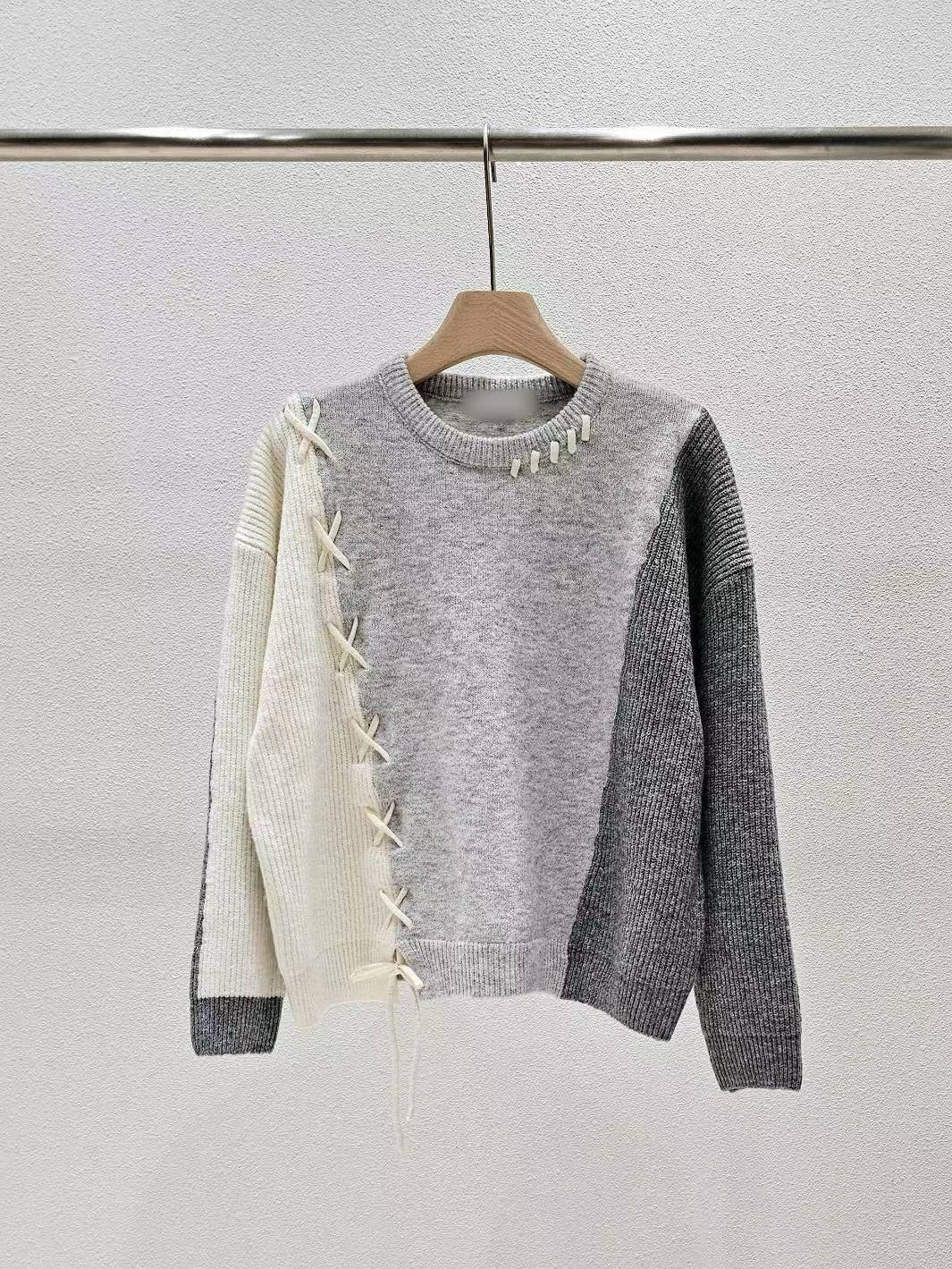 1A103 拼接色交叉抽繩毛衣