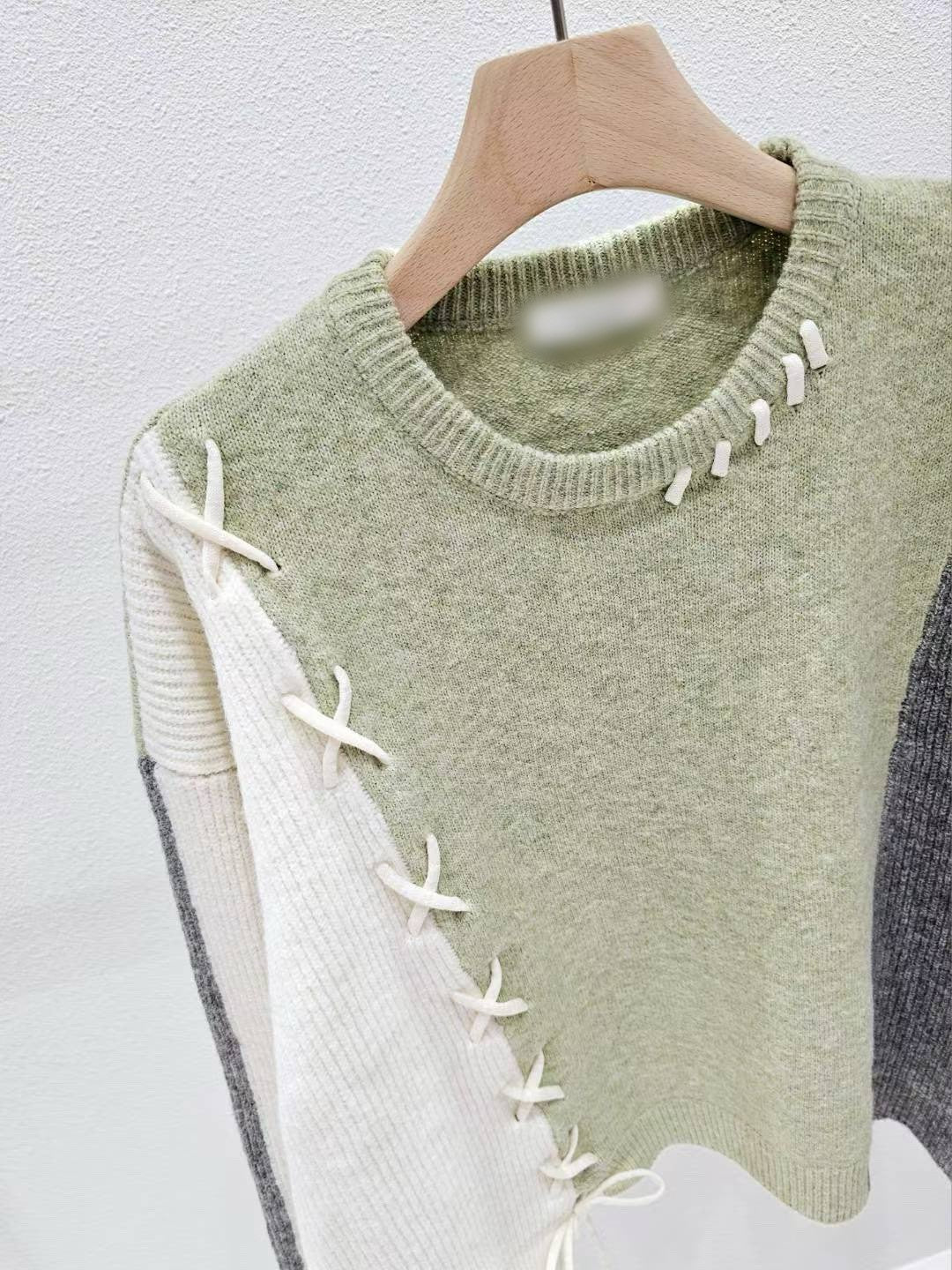 1A103 拼接色交叉抽繩毛衣