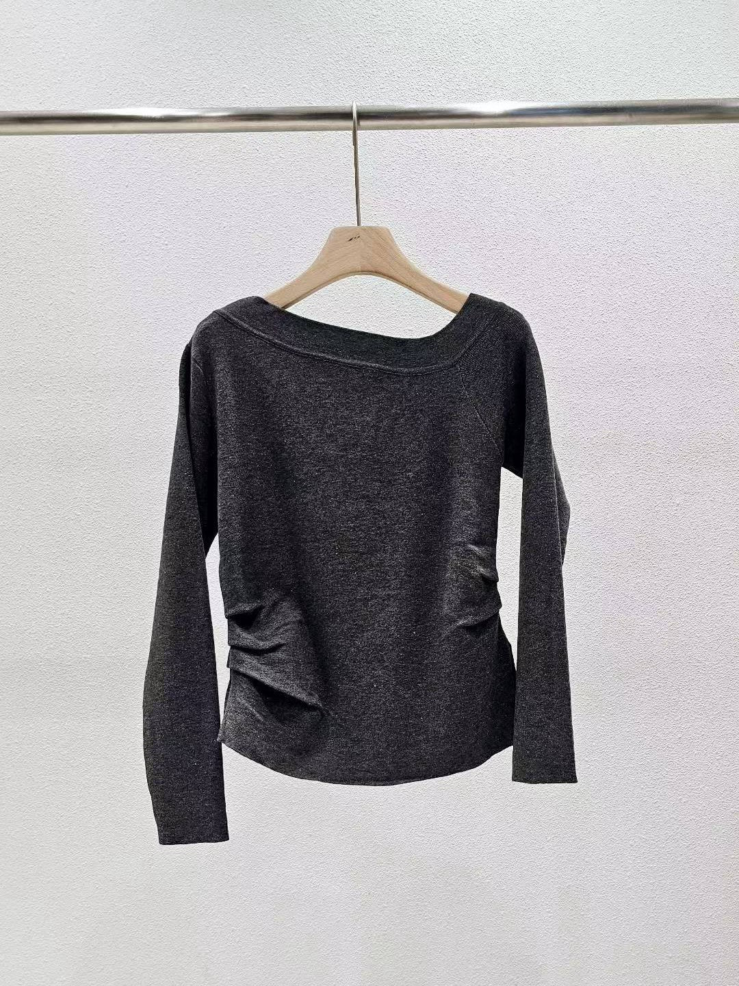 1A113 斜開領抓腰橫條針織衫