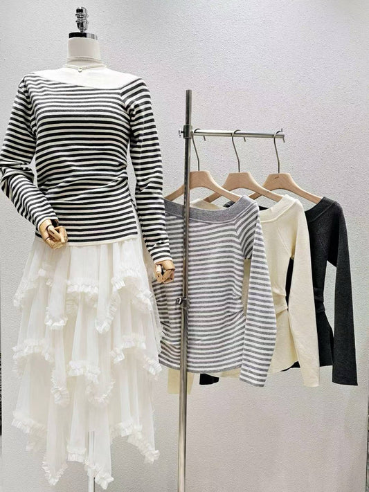 1A113 斜開領抓腰橫條針織衫