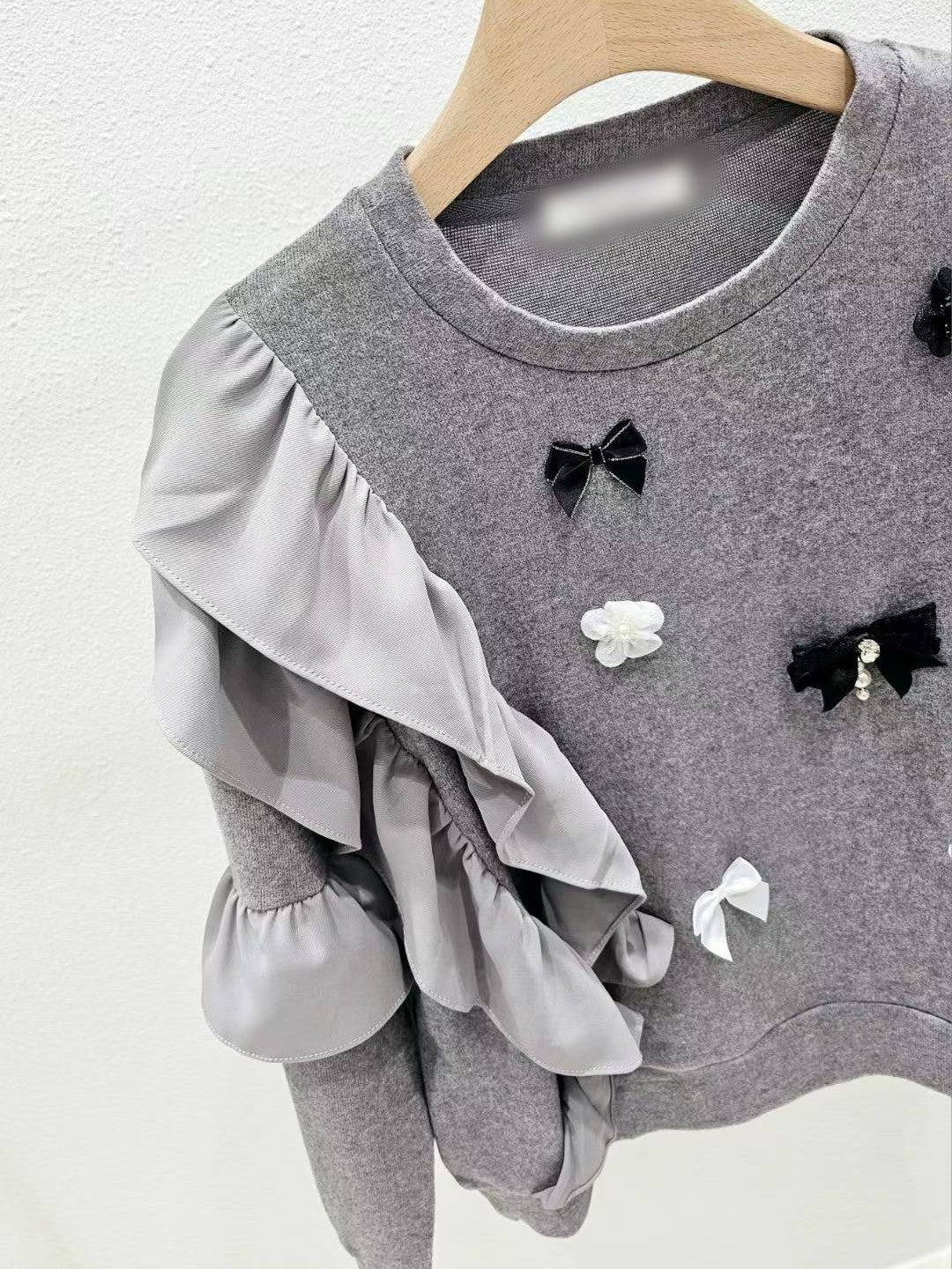 1A111 花朵蝴蝶結荷葉針織衫