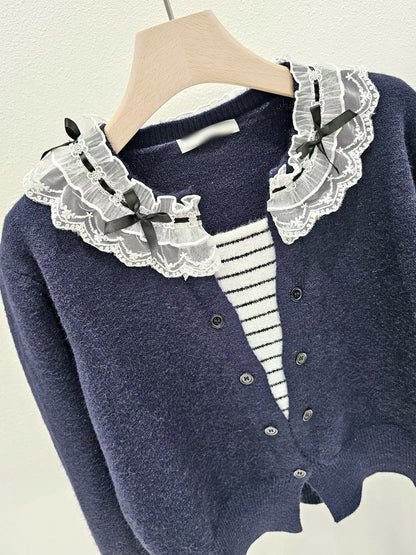 1A108 假兩件蕾絲領橫條開襟毛衣