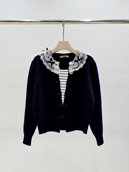 1A108 假兩件蕾絲領橫條開襟毛衣