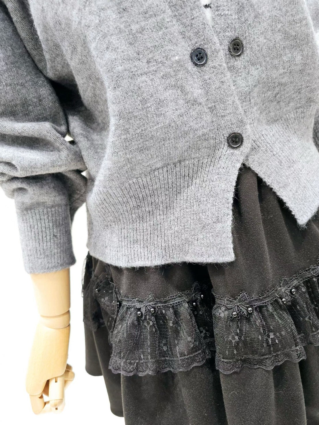 1A108 假兩件蕾絲領橫條開襟毛衣