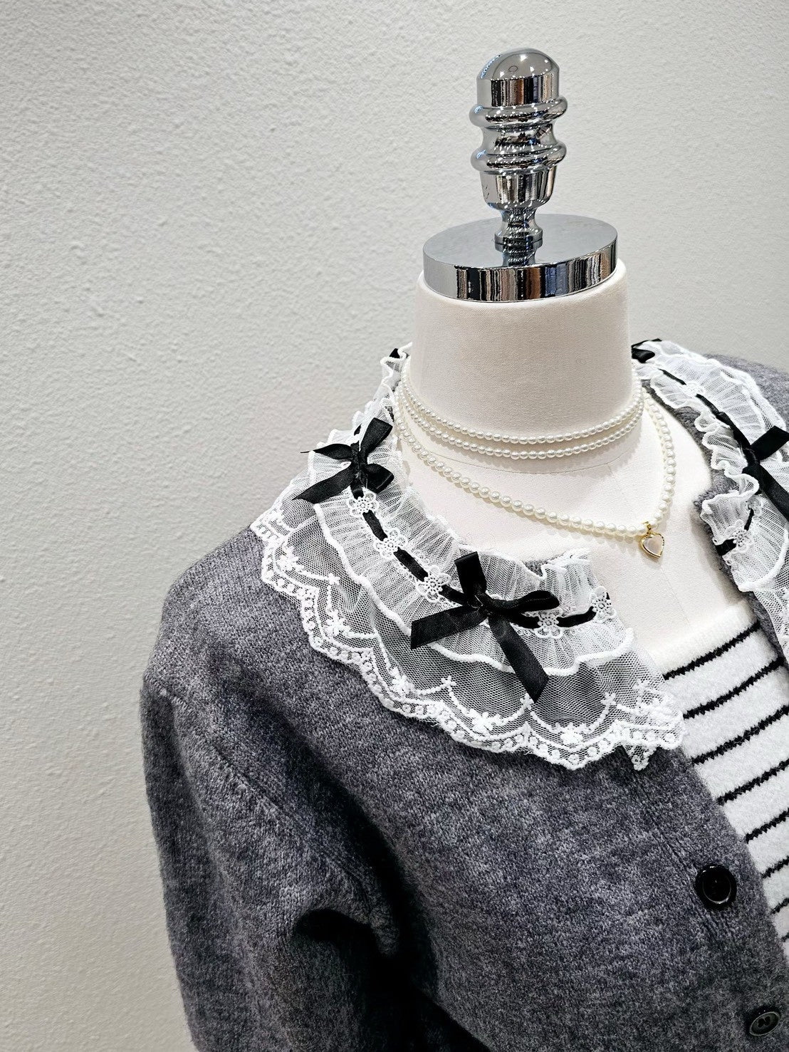 1A108 假兩件蕾絲領橫條開襟毛衣