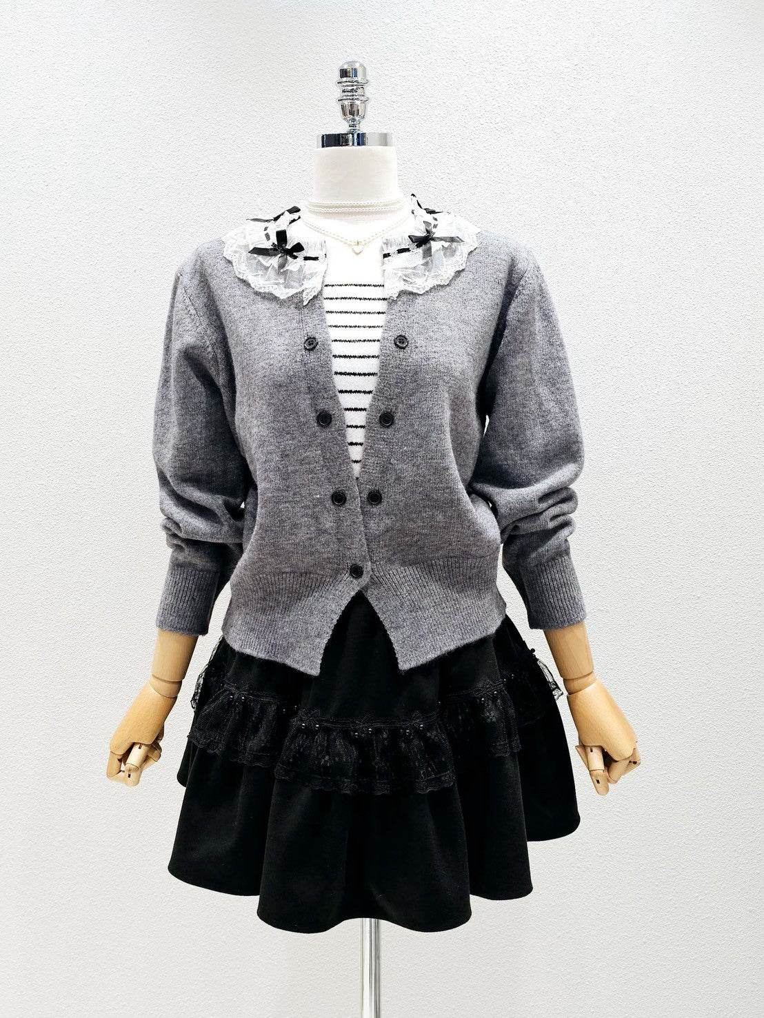 1A108 假兩件蕾絲領橫條開襟毛衣