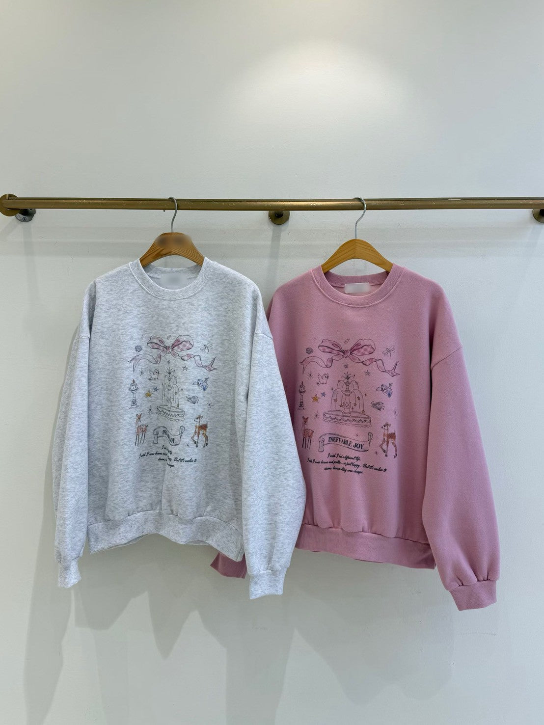 1B115 噴水池塗鴉大學T(內刷毛)