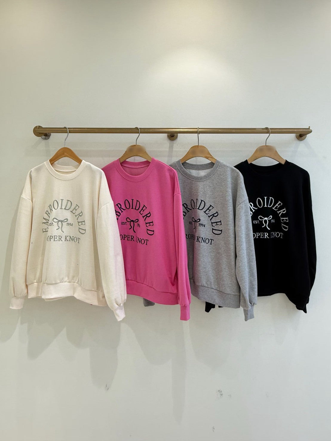 1B114 電繡蝴蝶結大學T