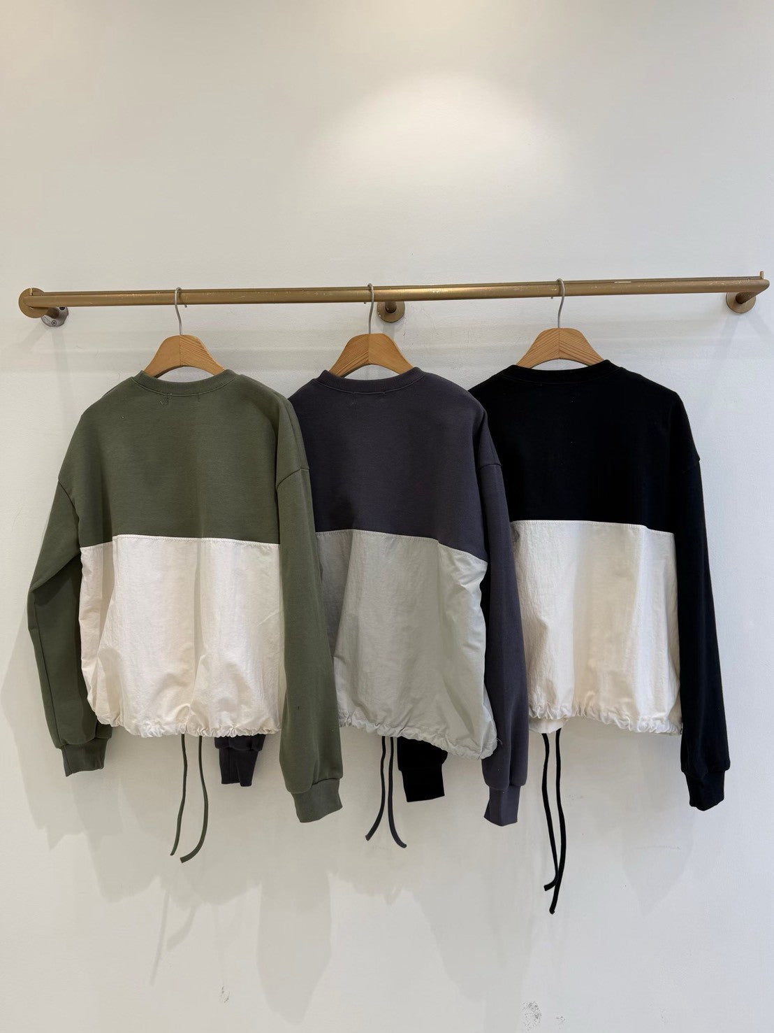 1B113 異材質下抽繩大學T