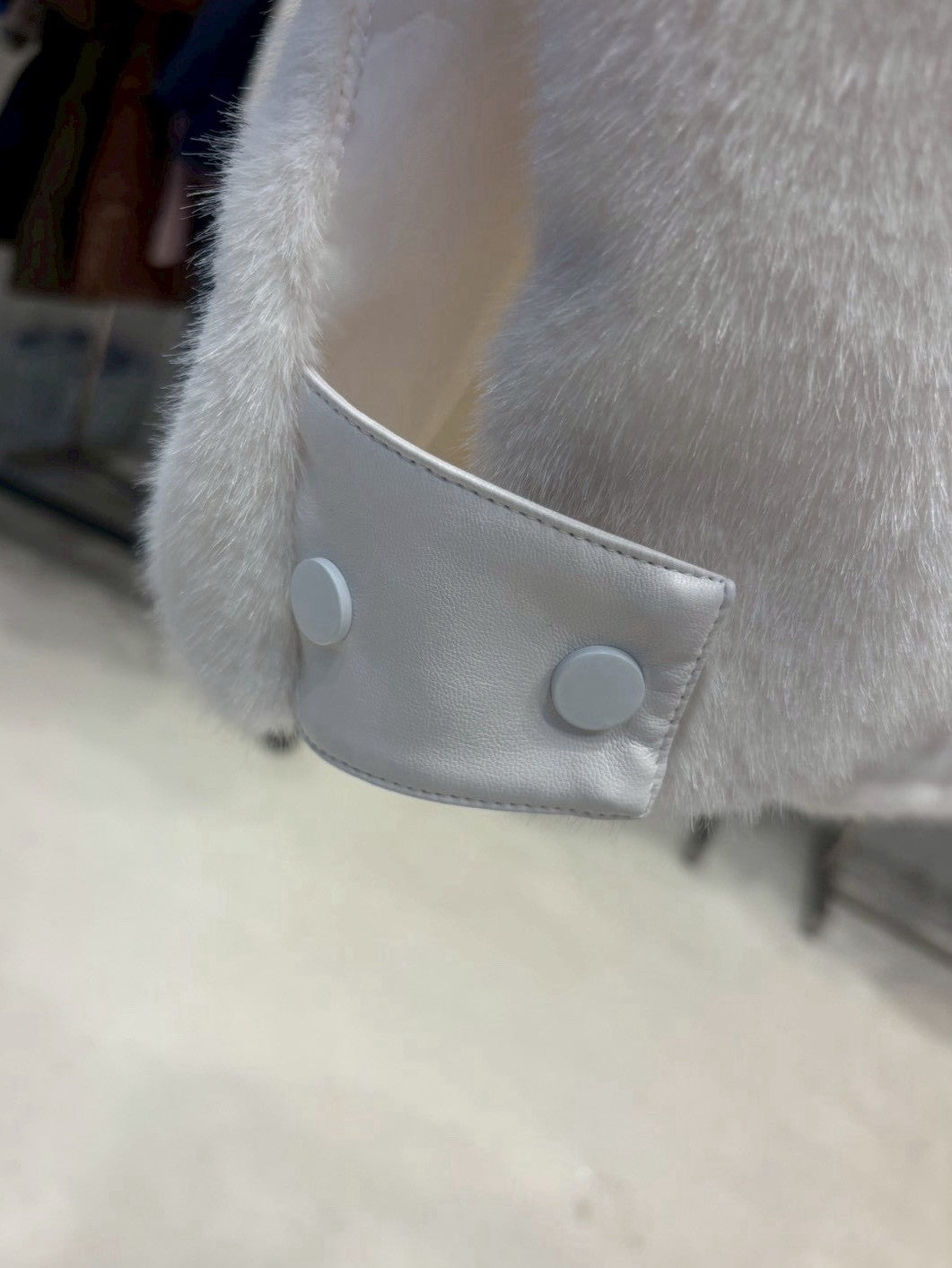 1D106 連帽短袖拉鍊皮草背心