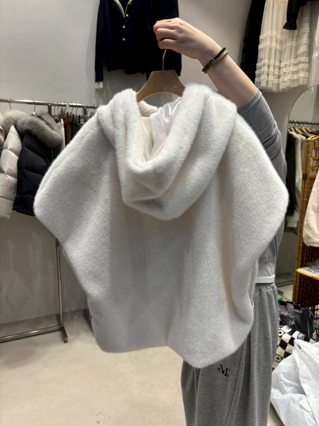 1D106 連帽短袖拉鍊皮草背心