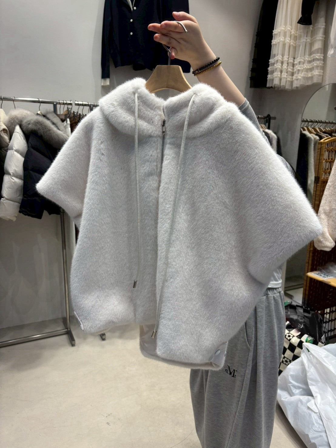 1D106 連帽短袖拉鍊皮草背心