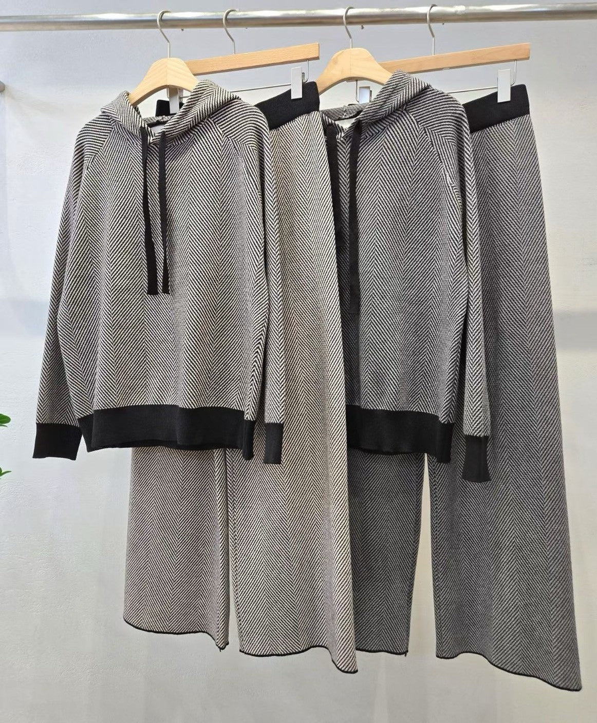 1D114 人字紋連帽針織衫+長褲套裝