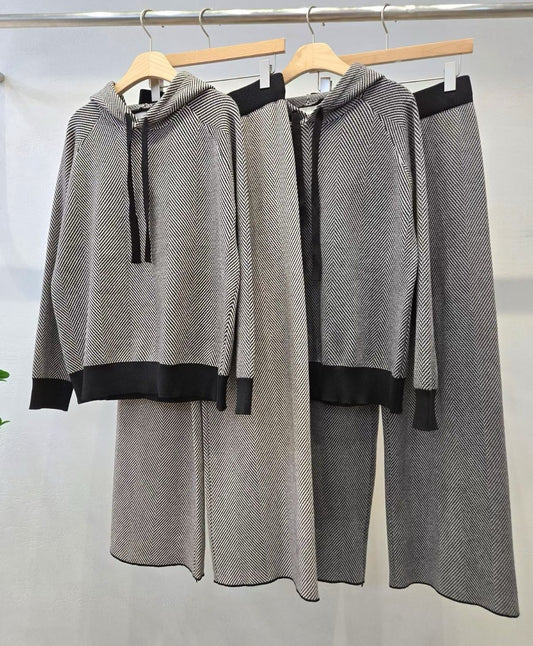 1D114 人字紋連帽針織衫+長褲套裝