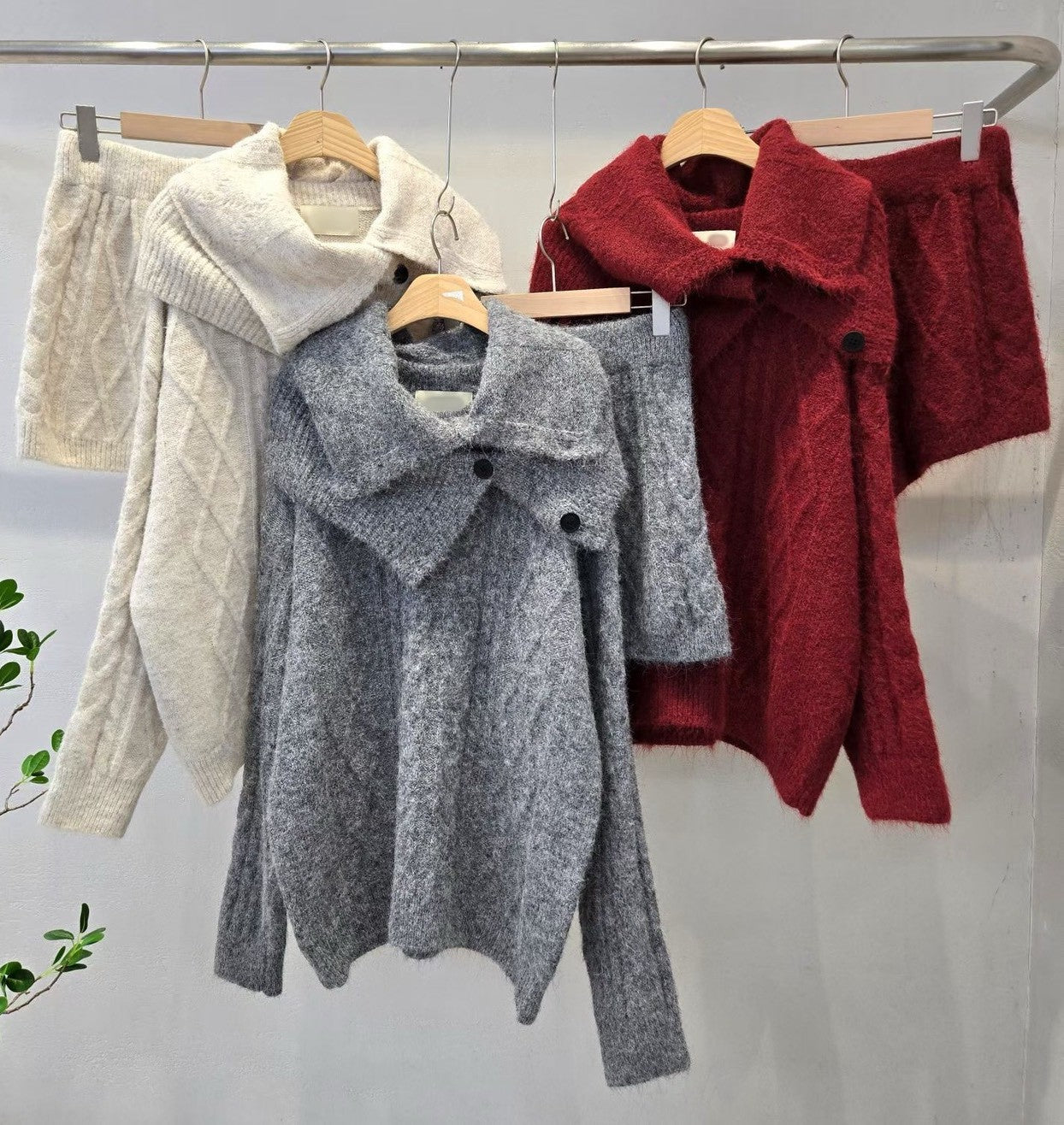 1D110 麻花紋針織脖圍+毛衣+短褲三件組