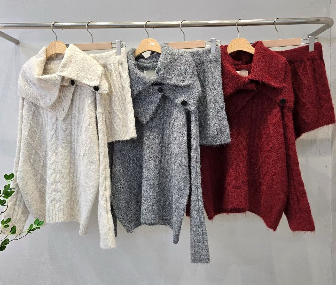 1D110 麻花紋針織脖圍+毛衣+短褲三件組