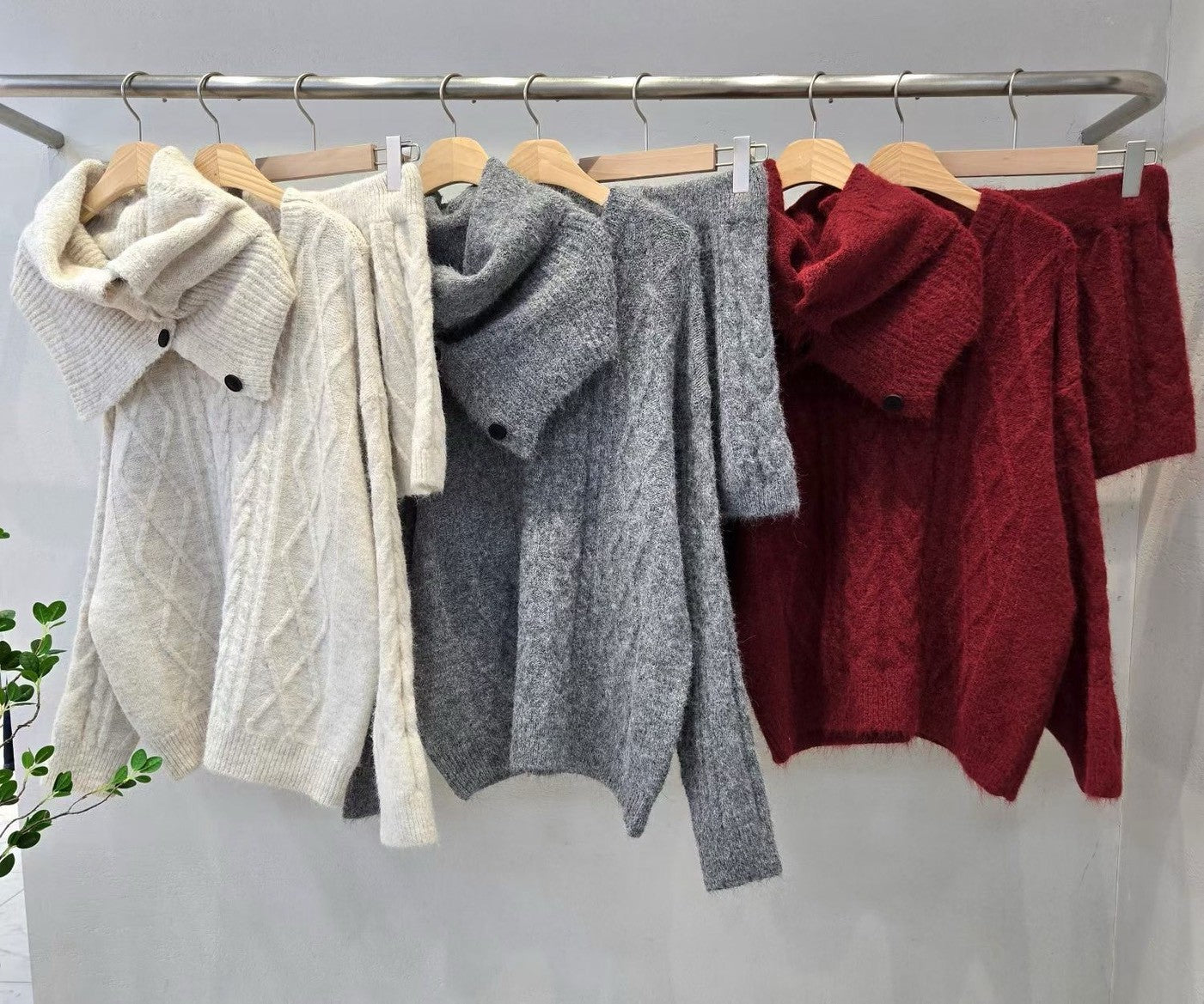 1D110 麻花紋針織脖圍+毛衣+短褲三件組