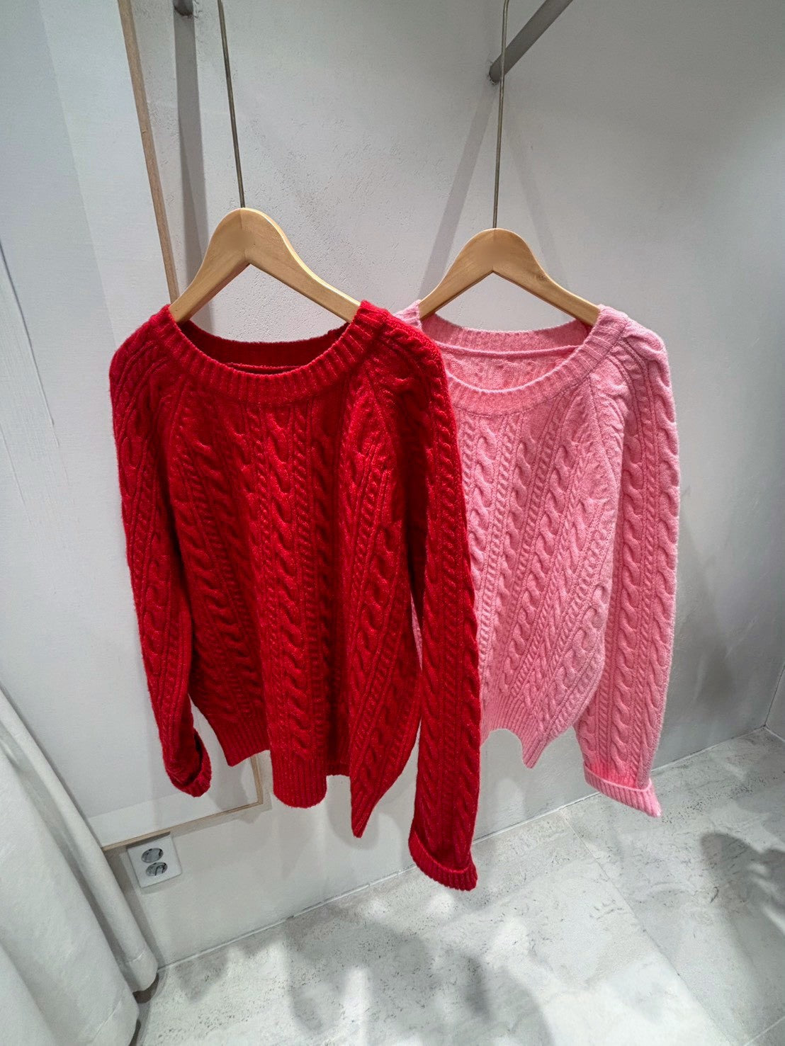 1B207 圓領麻花紋微鬆份毛衣