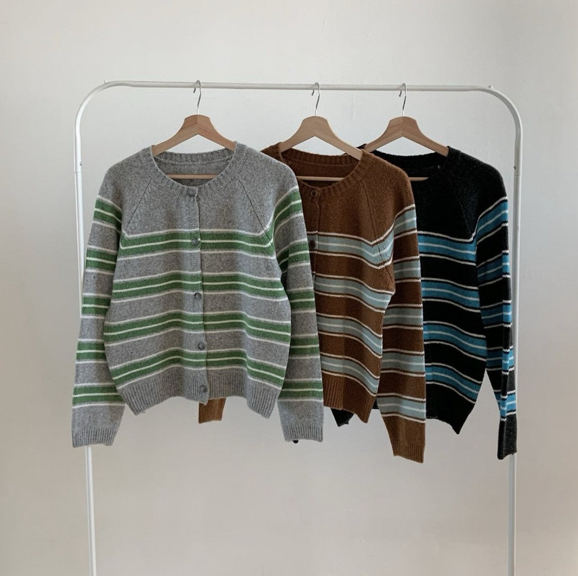 1B211 配色橫條針織外套