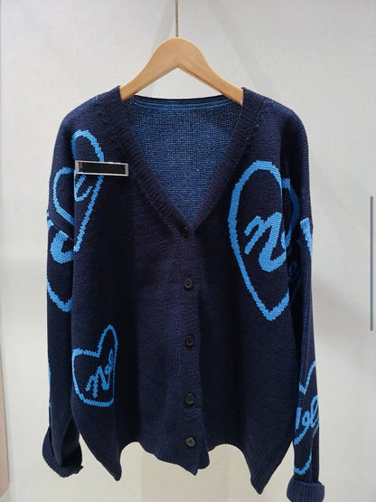 1B209 愛心字母針織外套