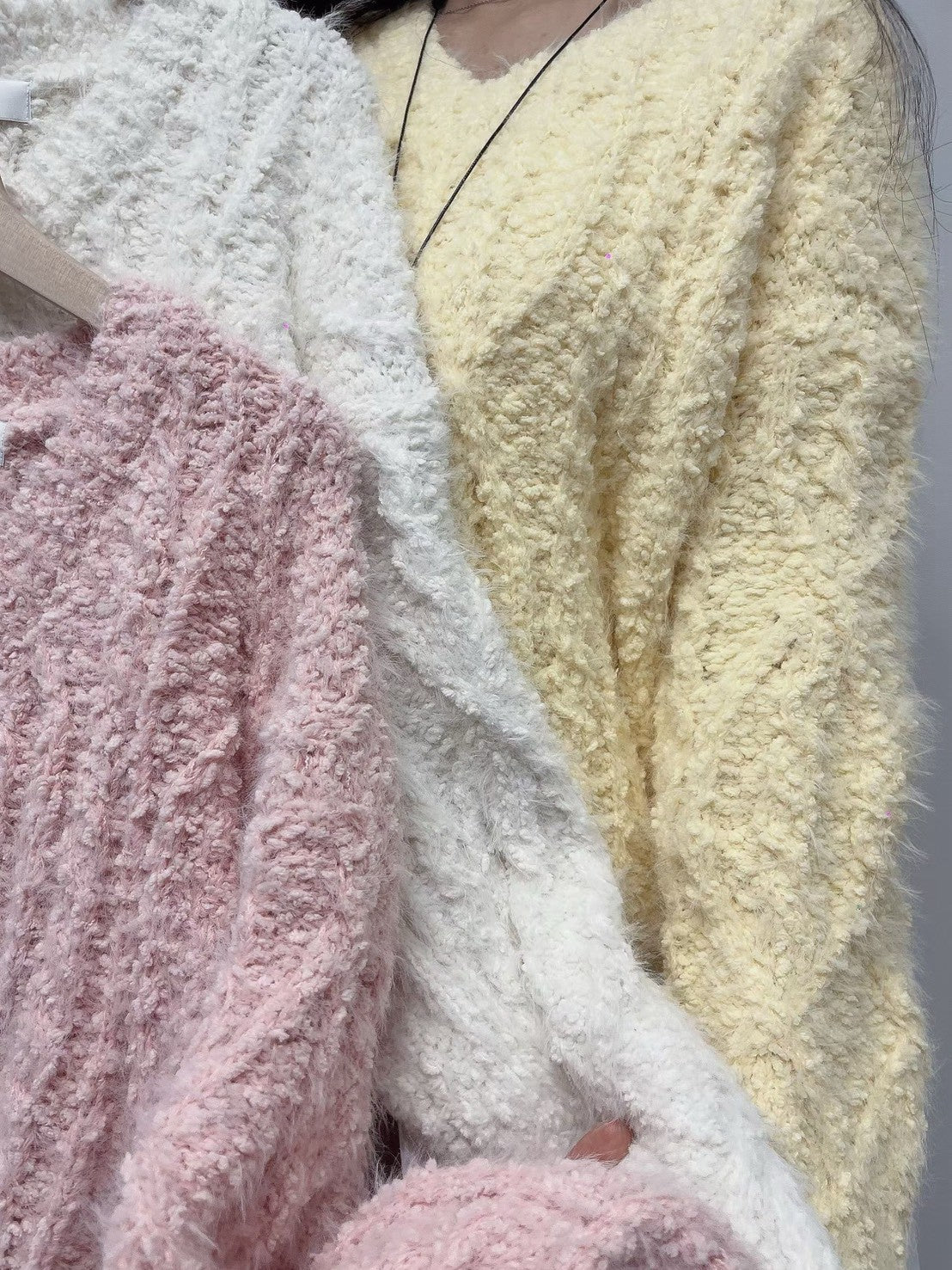 1C113 V領粗織紋長版毛衣