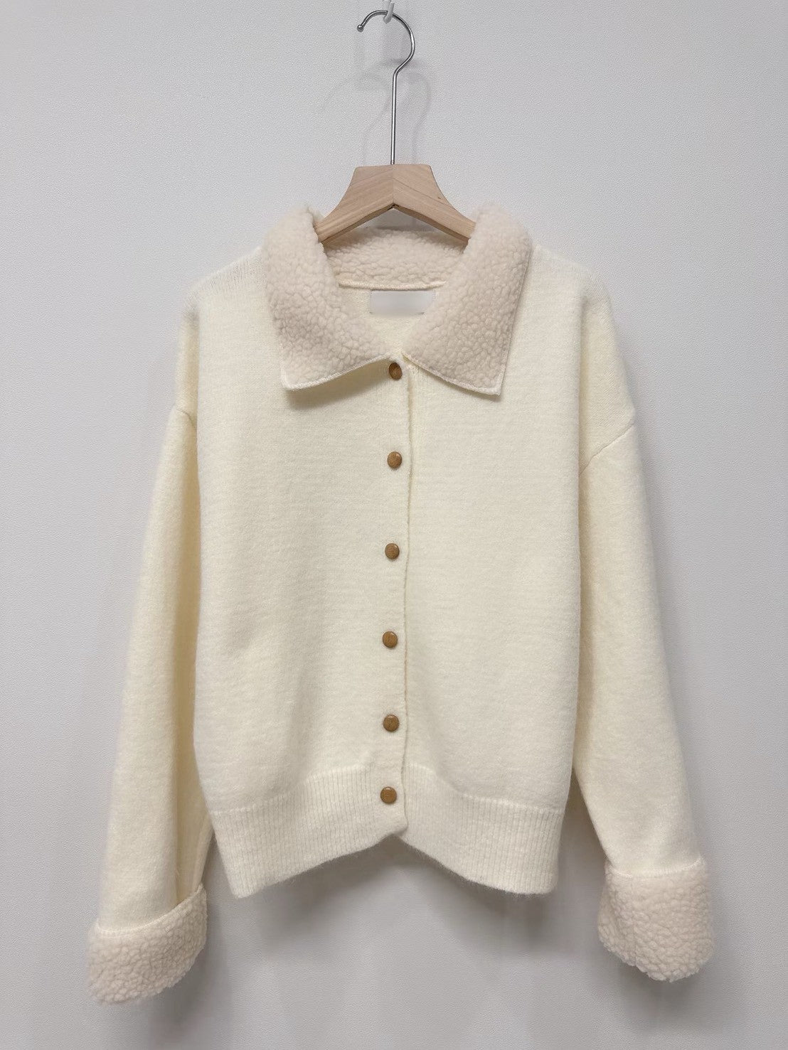 1C107 羔羊毛領排釦針織外套